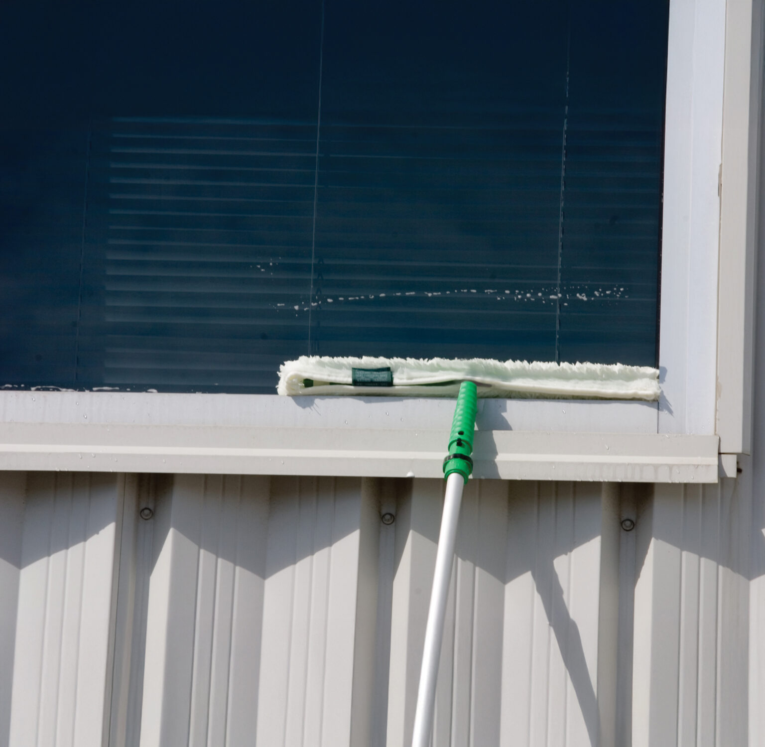 Pro Window Cleaning Kit | Outdoor Window Glass Cleaning | Unger USA