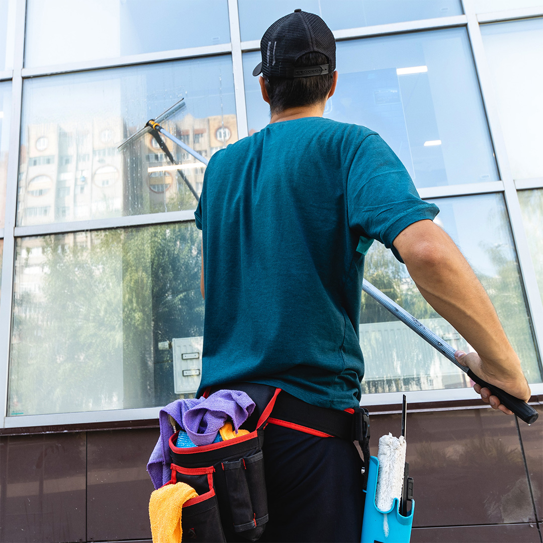 Cleaning Outdoor windows safely